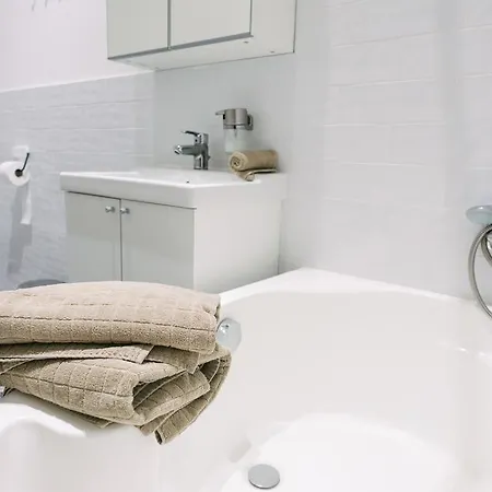 Golden Hand Luxury Apartment *